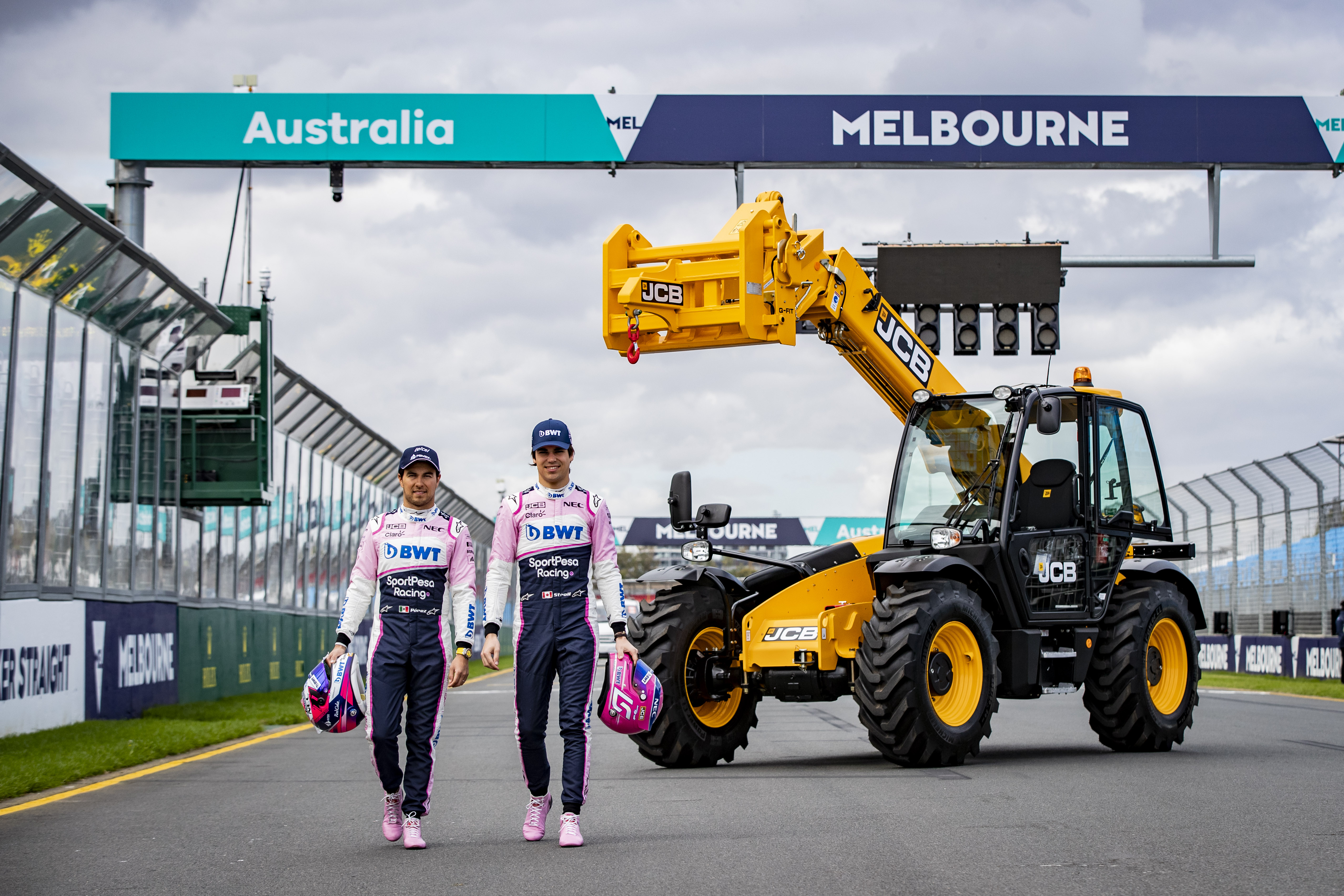 Read more about the article JCB LOADALLS LIMBER UP FOR AUSTRALIAN FORMULA ONE RACE