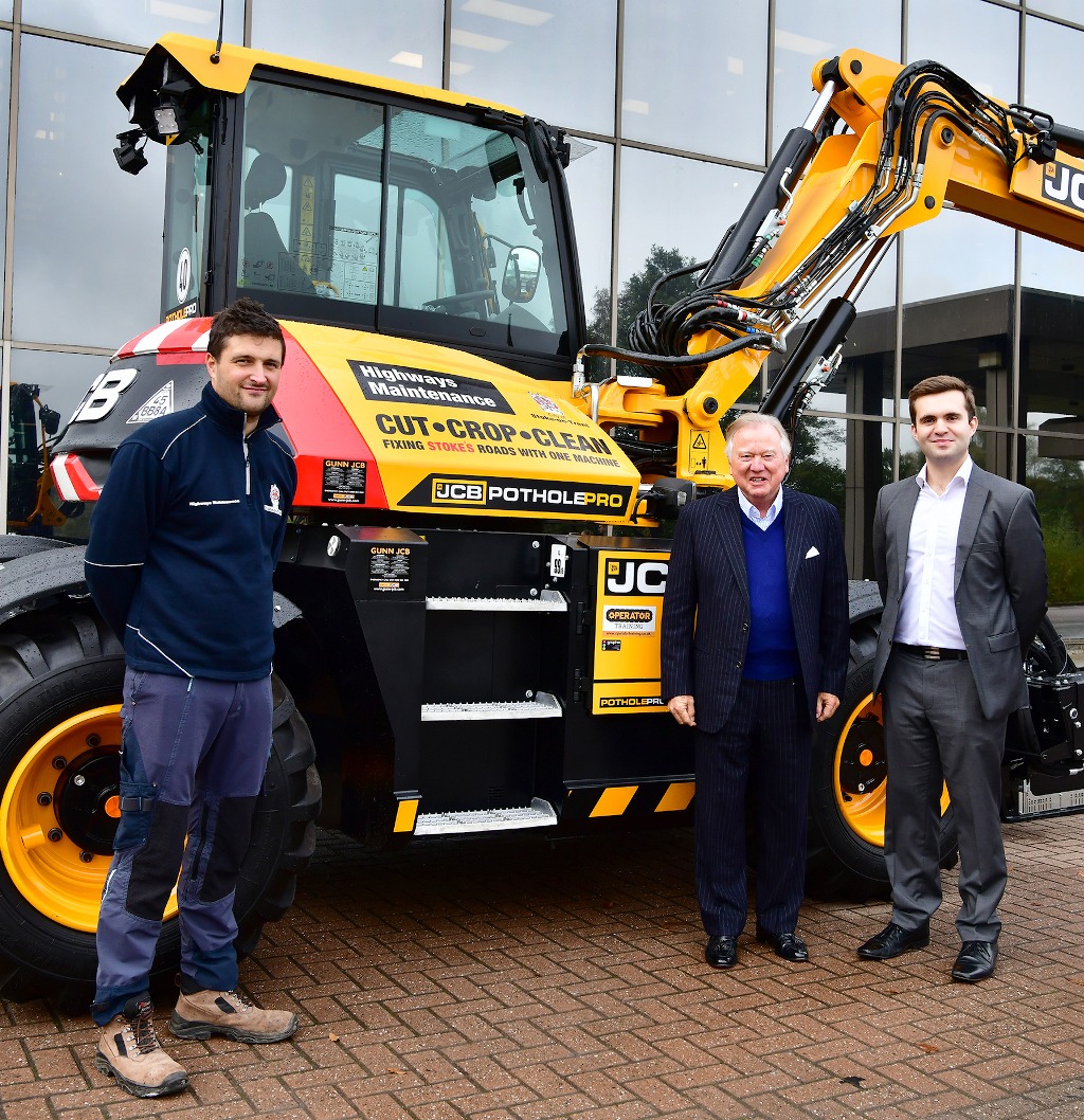 Read more about the article REVOLUTIONARY JCB POTHOLE FIXER ARRIVES IN STOKE-ON-TRENT