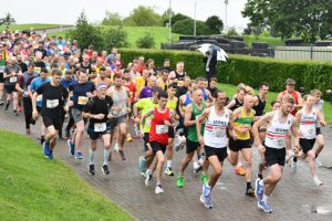 Read more about the article RAIN FAILS TO DAMPEN SPIRITS AS MORE THAN 360 RUNNERS COMPETE IN JCB LAKESIDE 5
