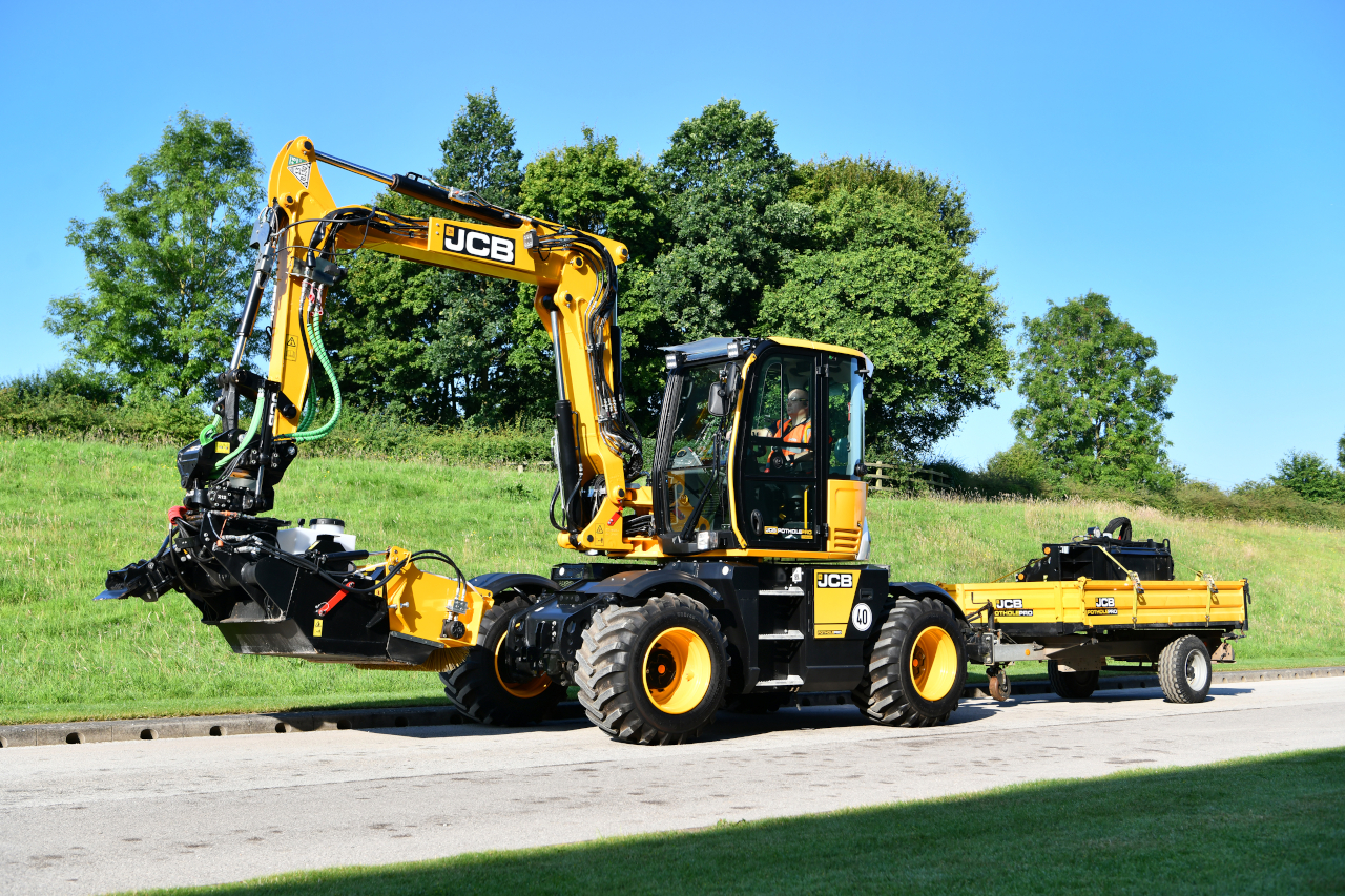 Read more about the article JCB SUCCESSFULLY CAMPAIGNS FOR TOWING REGULATION UPDATE